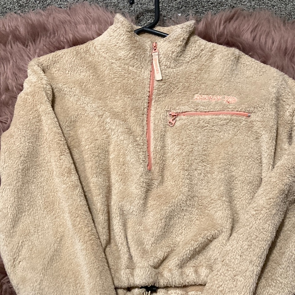 fluffy sinched pull over